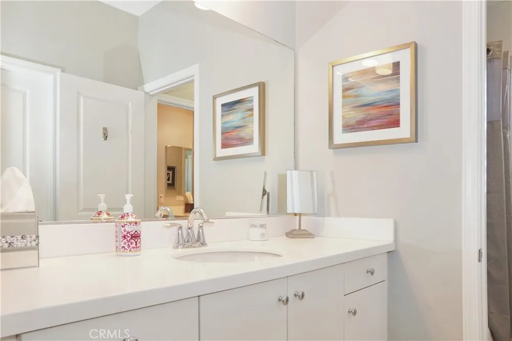 10572 Sausalito Court Los Alamitos, CA 90720