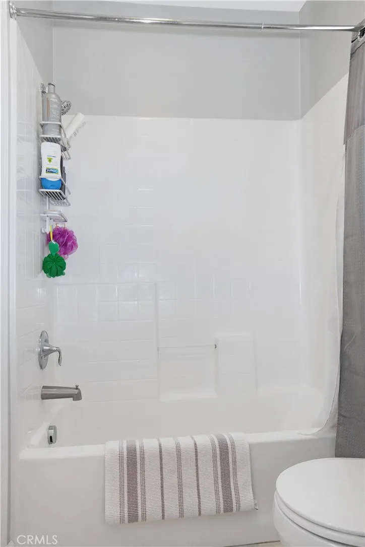 10572 Sausalito Court Los Alamitos, CA 90720