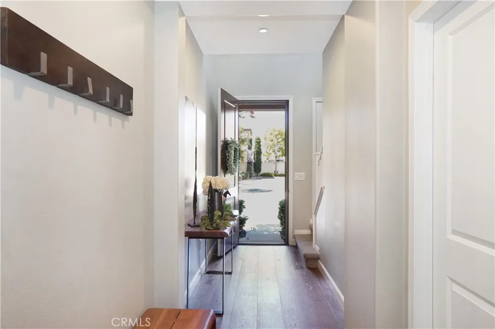10572 Sausalito Court Los Alamitos, CA 90720