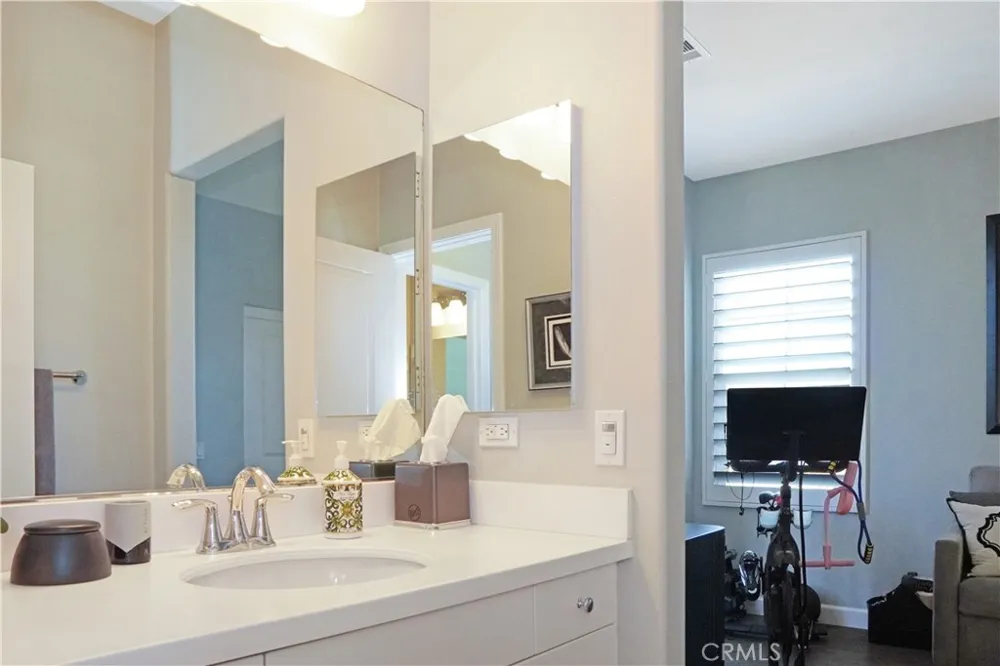 10572 Sausalito Court Los Alamitos, CA 90720