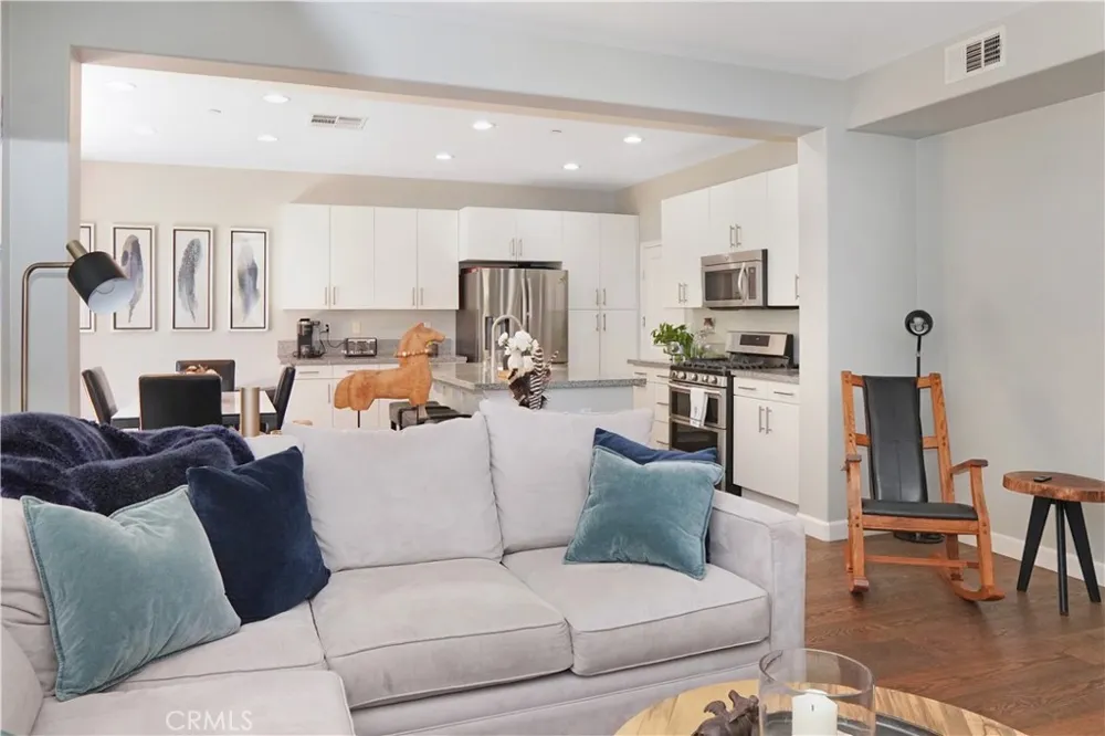 10572 Sausalito Court Los Alamitos, CA 90720