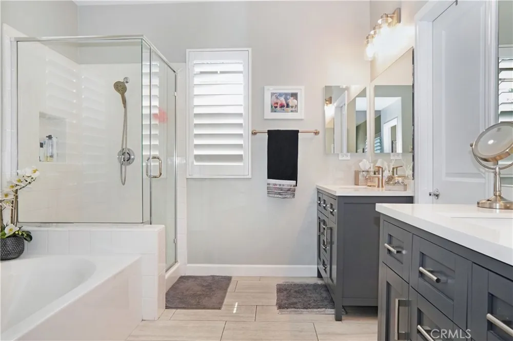 10572 Sausalito Court Los Alamitos, CA 90720