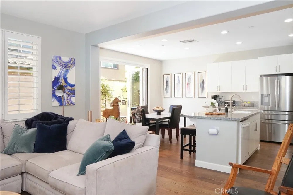 10572 Sausalito Court Los Alamitos, CA 90720