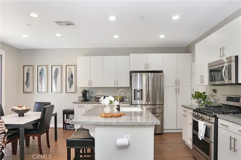 10572 Sausalito Court Los Alamitos, CA 90720