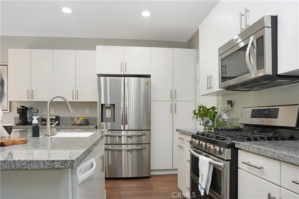 10572 Sausalito Court Los Alamitos, CA 90720