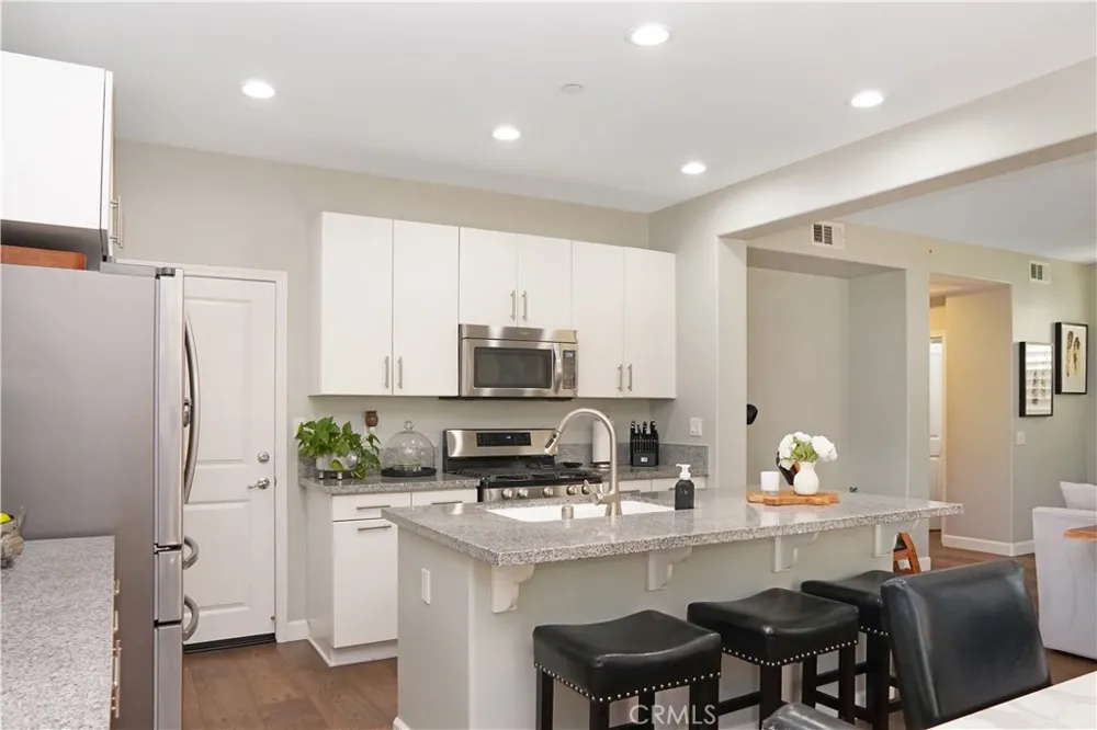 10572 Sausalito Court Los Alamitos, CA 90720