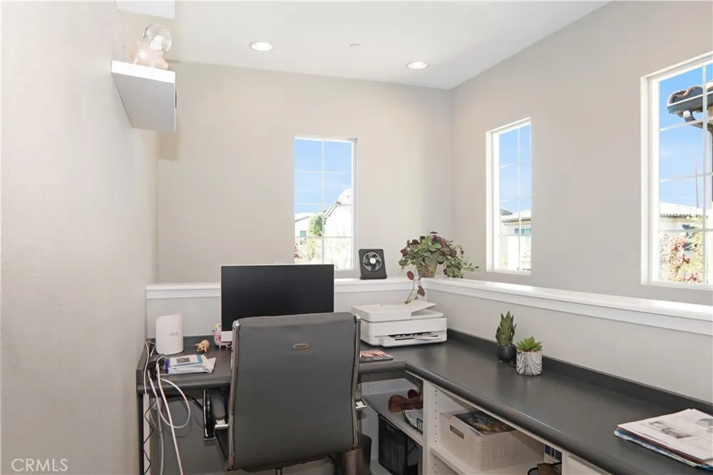 10572 Sausalito Court Los Alamitos, CA 90720