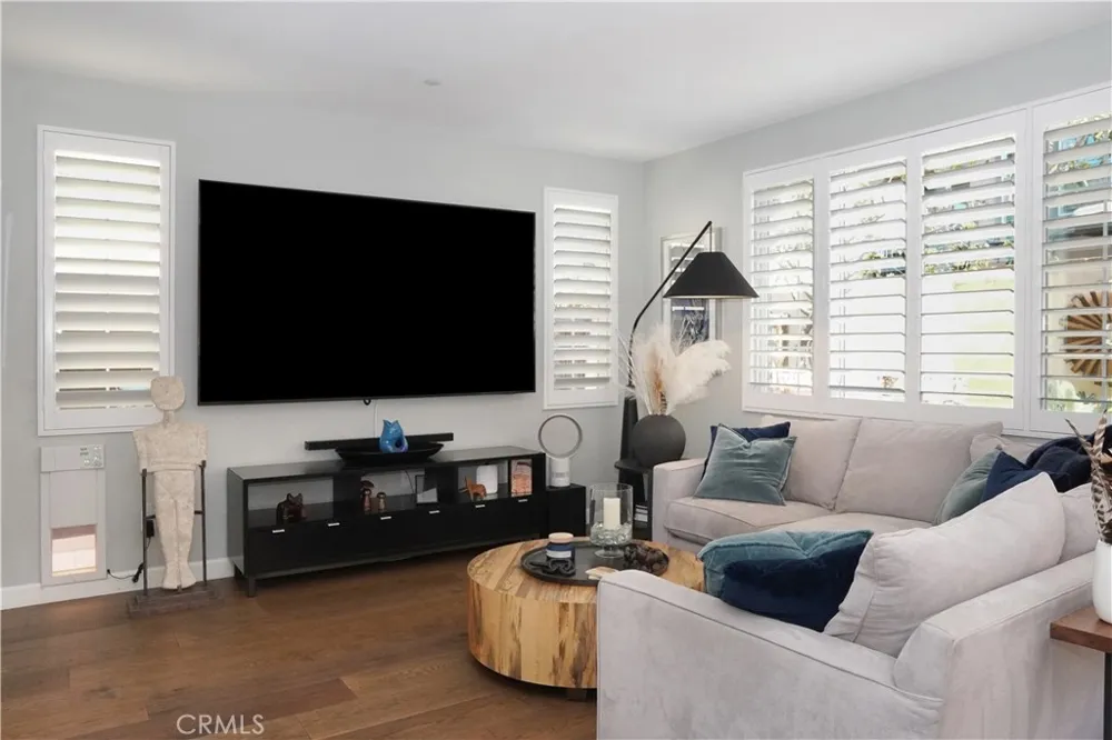 10572 Sausalito Court Los Alamitos, CA 90720