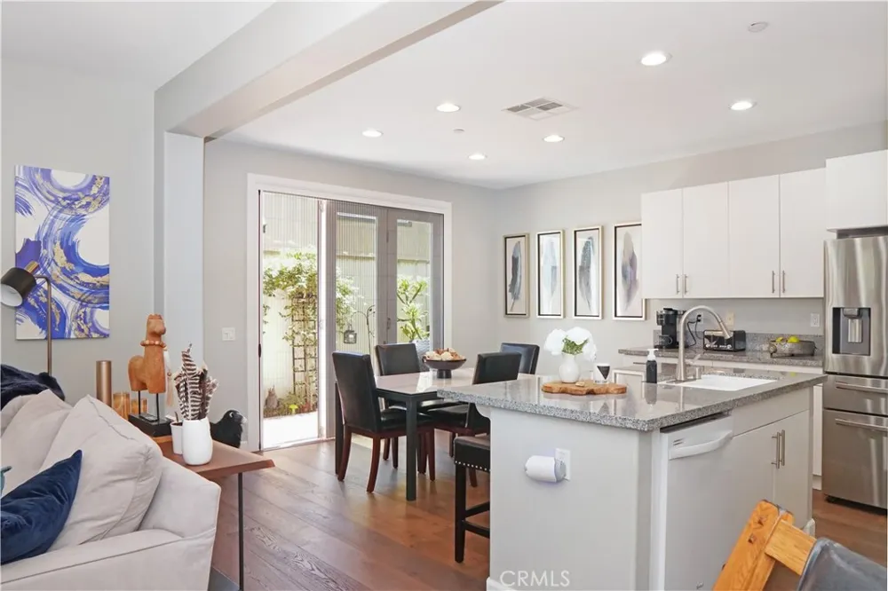 10572 Sausalito Court Los Alamitos, CA 90720