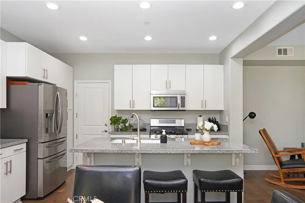 10572 Sausalito Court Los Alamitos, CA 90720