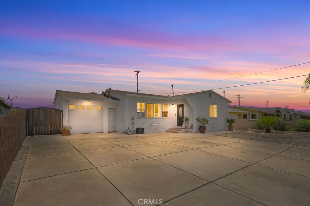9497 Catawba Ave Fontana, CA 92335