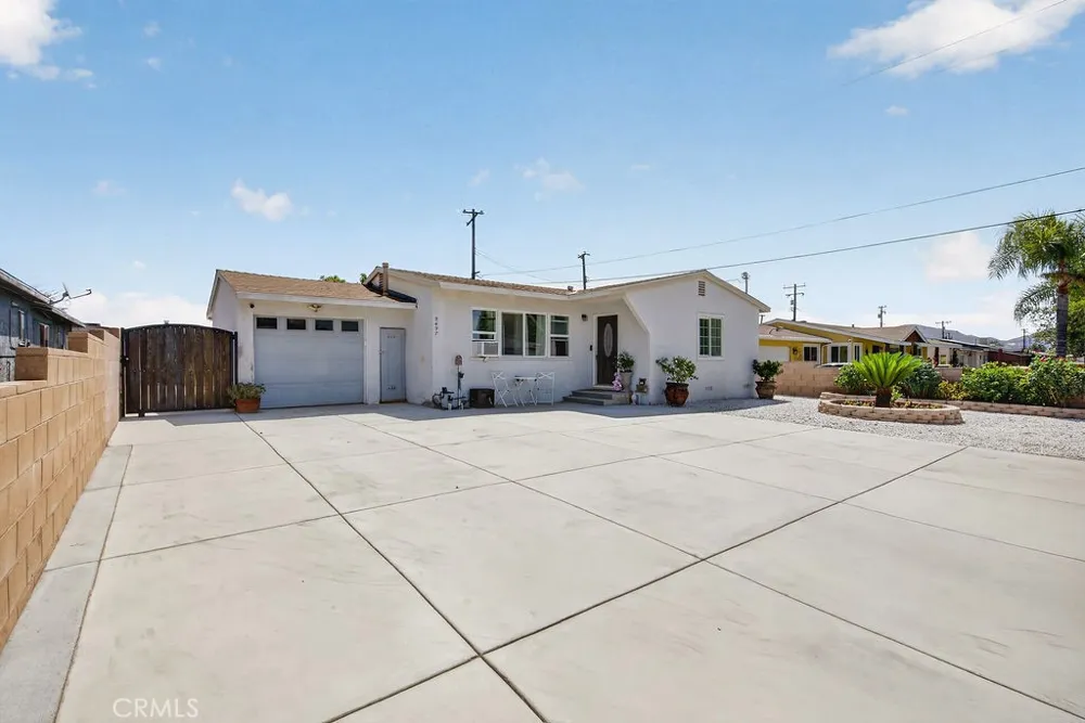 9497 Catawba Ave Fontana, CA 92335