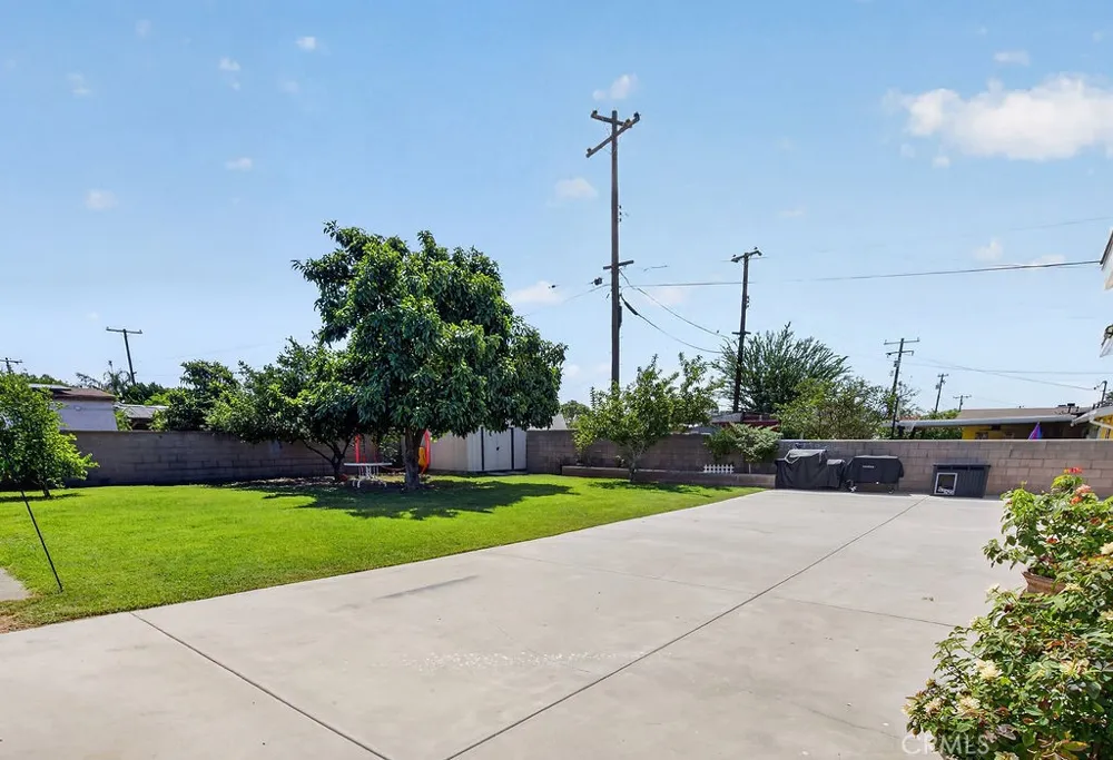 9497 Catawba Ave Fontana, CA 92335