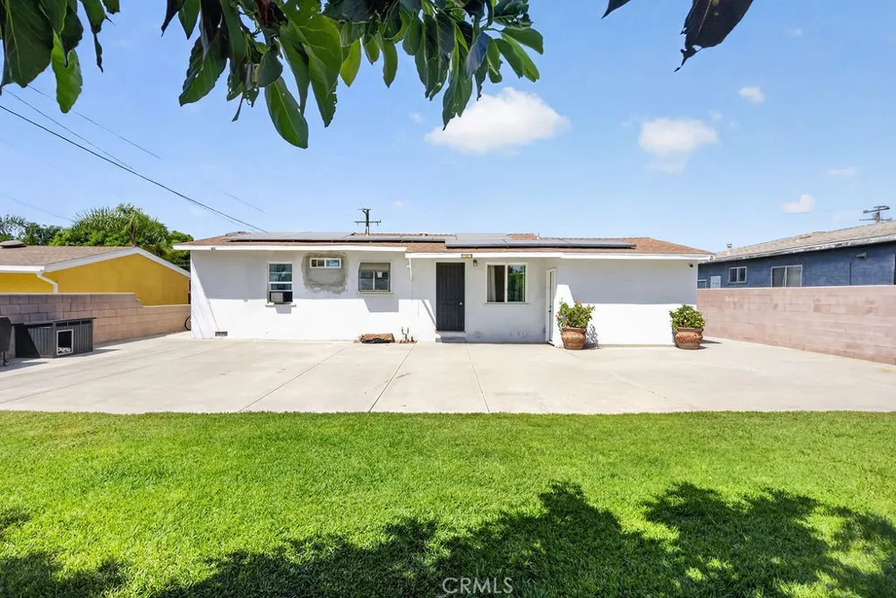9497 Catawba Ave Fontana, CA 92335