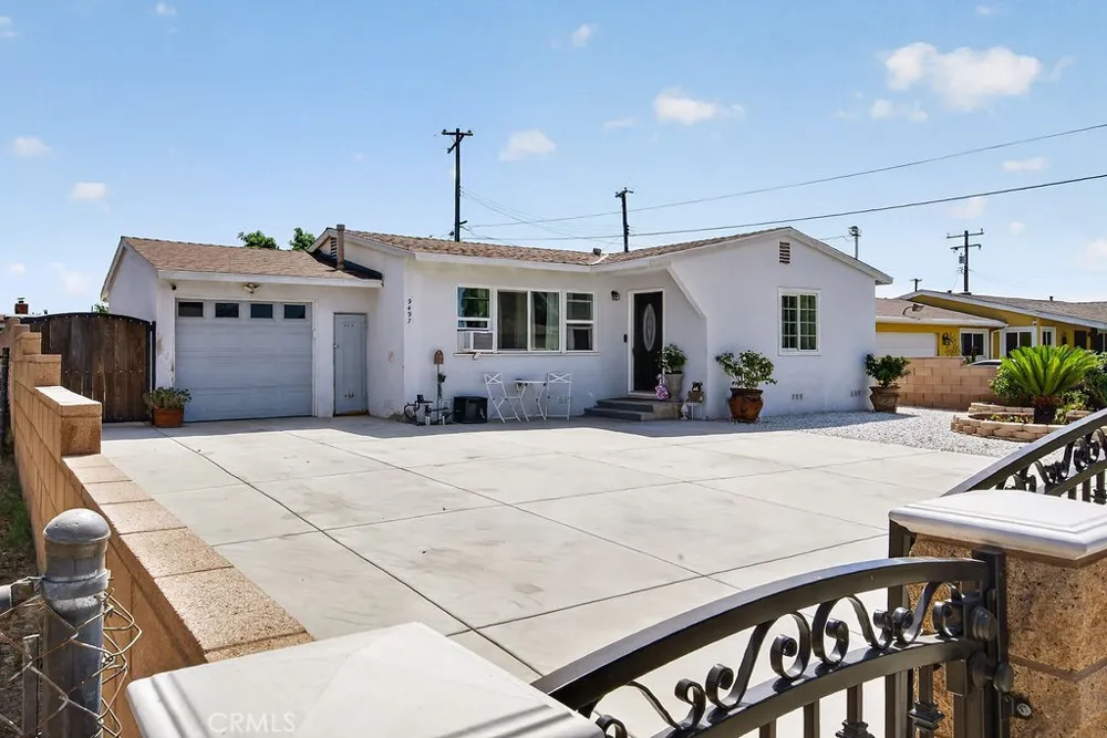 9497 Catawba Ave Fontana, CA 92335
