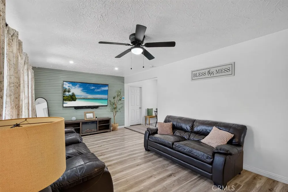 9497 Catawba Ave Fontana, CA 92335
