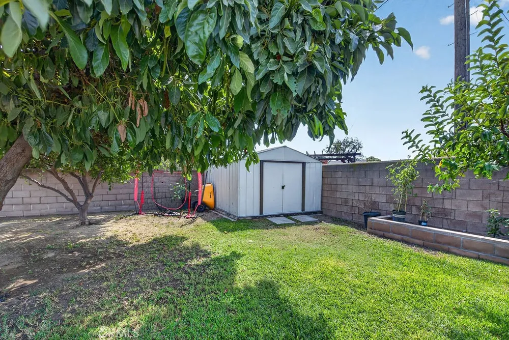 9497 Catawba Ave Fontana, CA 92335