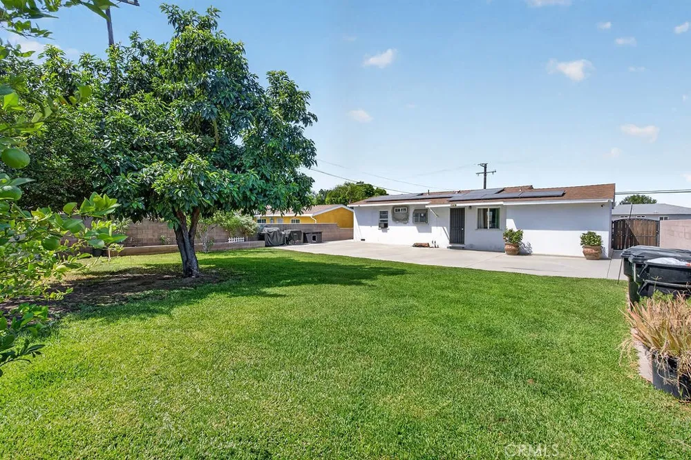 9497 Catawba Ave Fontana, CA 92335