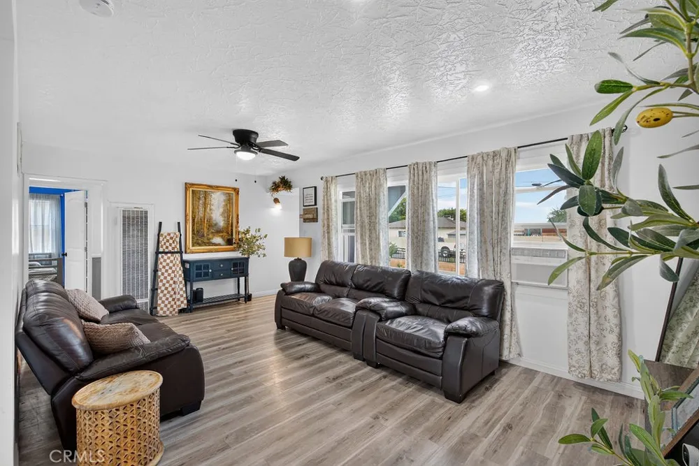 9497 Catawba Ave Fontana, CA 92335