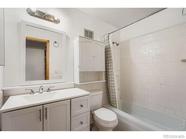 2469 S Xanadu Way #A Aurora, CO 80014