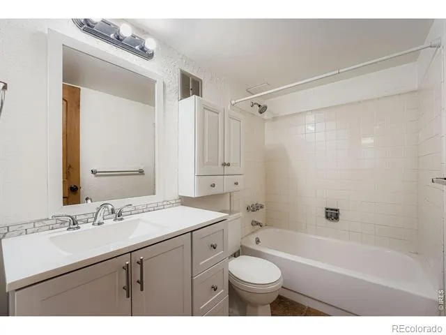 2469 S Xanadu Way #A Aurora, CO 80014
