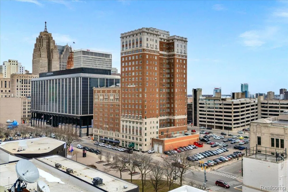 525 W Lafayette Boulevard #18E Detroit City, MI 48226