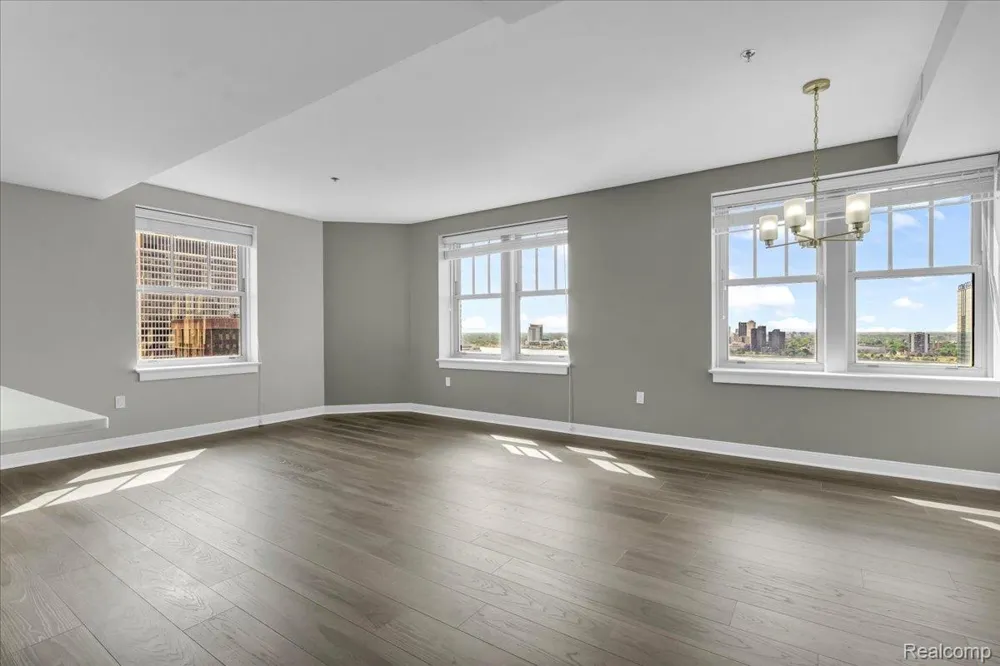 525 W Lafayette Boulevard #18E Detroit City, MI 48226