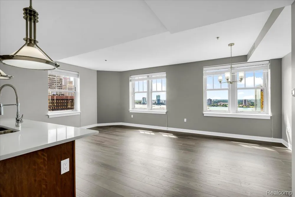 525 W Lafayette Boulevard #18E Detroit City, MI 48226