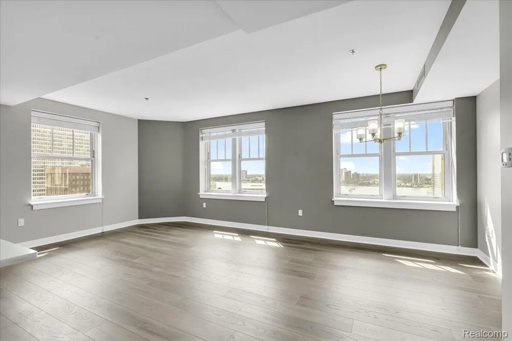 525 W Lafayette Boulevard #18E Detroit City, MI 48226