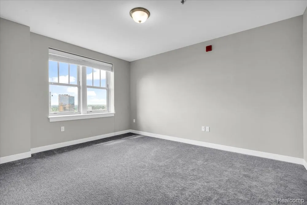 525 W Lafayette Boulevard #18E Detroit City, MI 48226