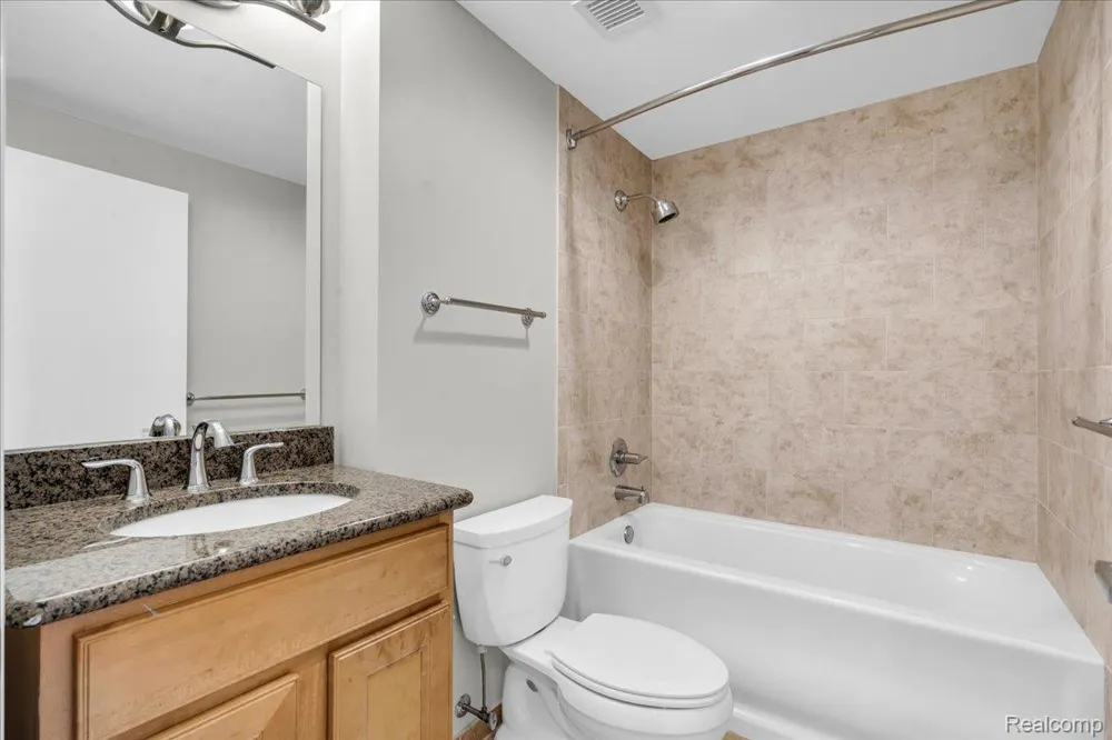 525 W Lafayette Boulevard #18E Detroit City, MI 48226