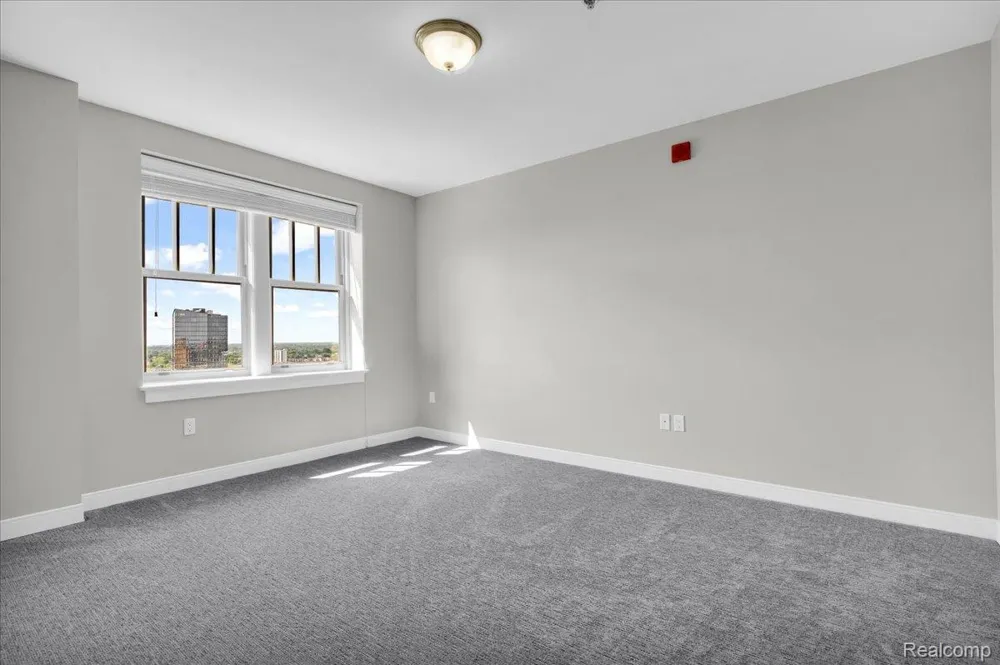 525 W Lafayette Boulevard #18E Detroit City, MI 48226