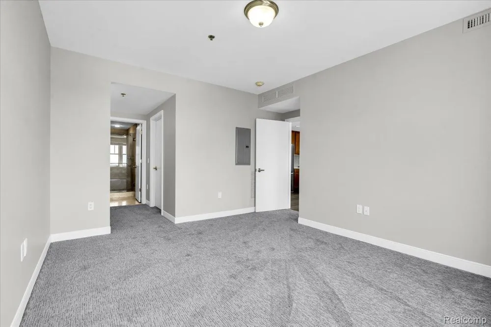 525 W Lafayette Boulevard #18E Detroit City, MI 48226