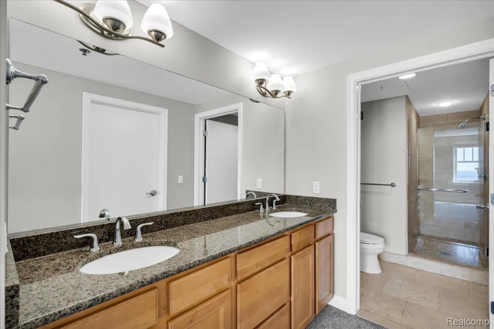 525 W Lafayette Boulevard #18E Detroit City, MI 48226
