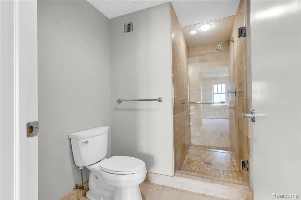 525 W Lafayette Boulevard #18E Detroit City, MI 48226