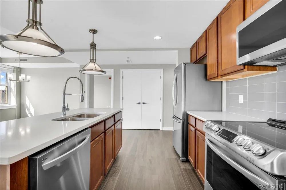 525 W Lafayette Boulevard #18E Detroit City, MI 48226