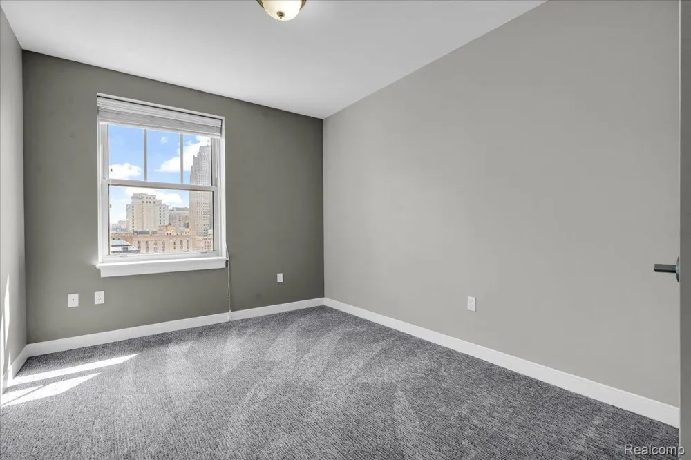 525 W Lafayette Boulevard #18E Detroit City, MI 48226