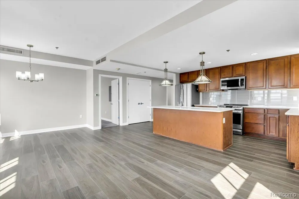 525 W Lafayette Boulevard #18E Detroit City, MI 48226