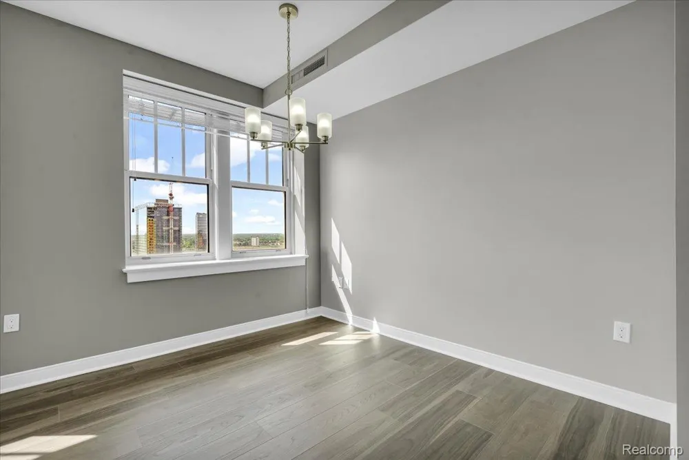 525 W Lafayette Boulevard #18E Detroit City, MI 48226