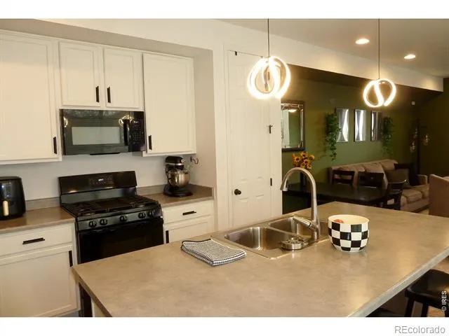 44 Trussville Street Aurora, CO 80018