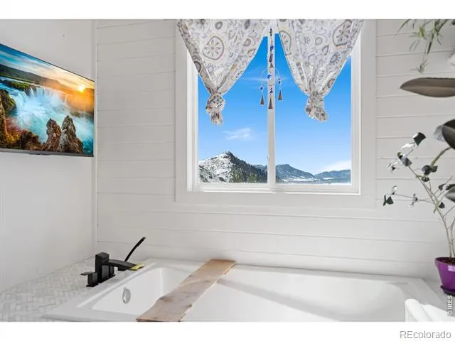 1154 Redstone Drive Bellvue, CO 80512