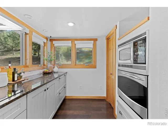 1003 Eagle Drive Lyons, CO 80540