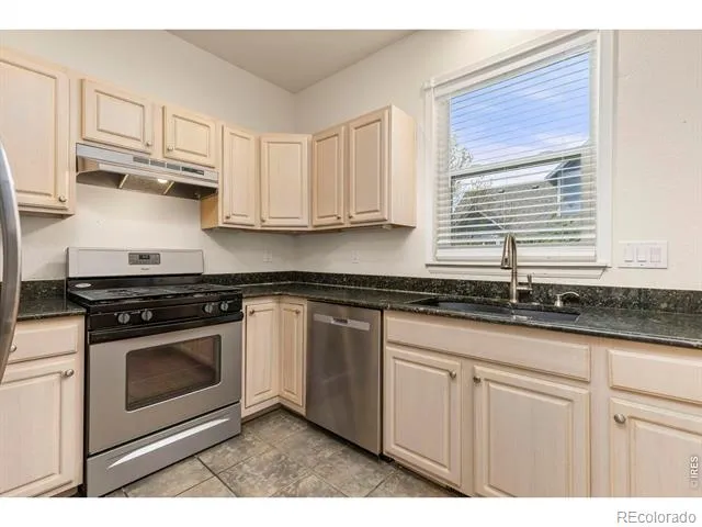 2247 Watersong Circle Longmont, CO 80504