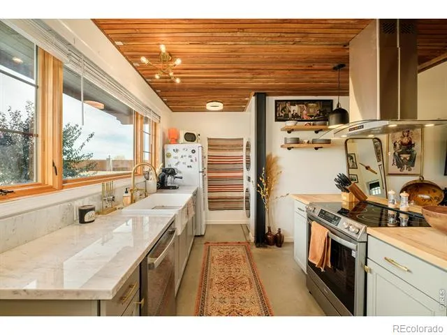 9816 County Road 7 Road Longmont, CO 80504