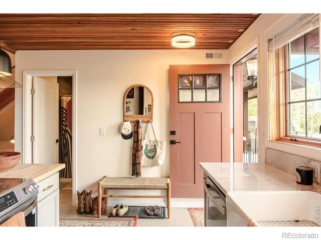 9816 County Road 7 Road Longmont, CO 80504