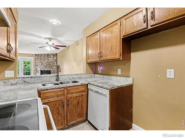 2220 S Jasper Way #B Aurora, CO 80013