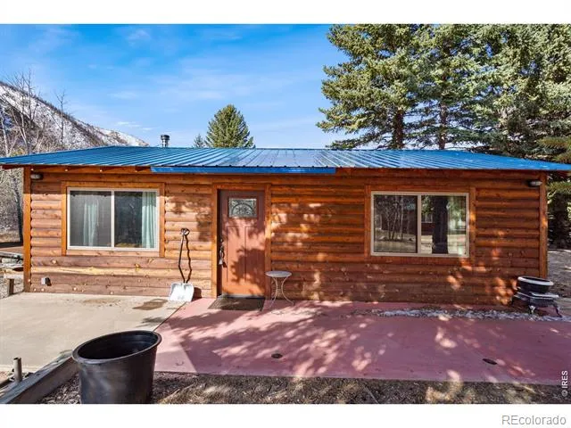 225 Meadow Lane Bellvue, CO 80512