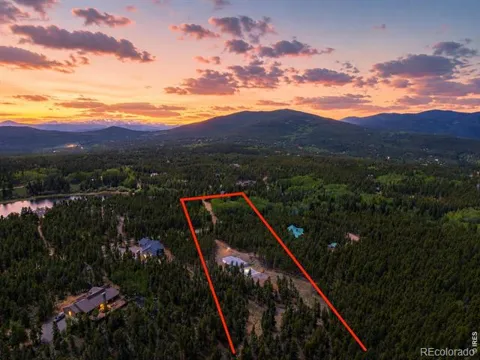 52 Meadowlake Drive