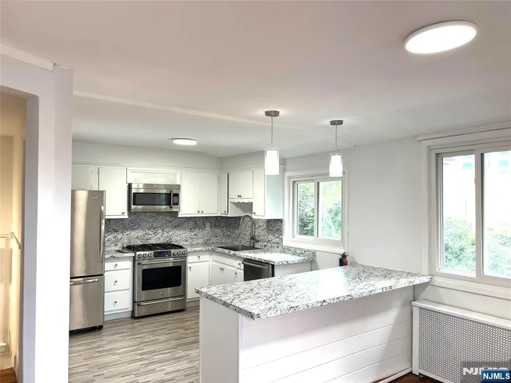 358 Lafayette Avenue 2 Cliffside Park, NJ 07010