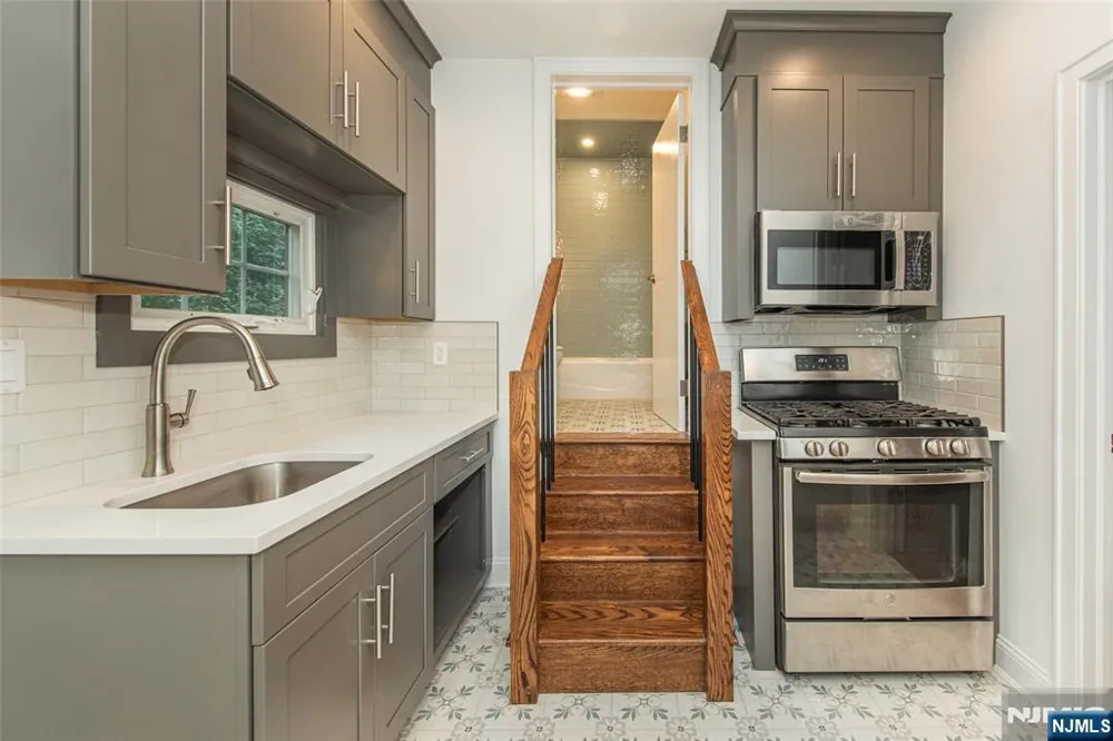 200 Valley Brook Avenue Lyndhurst, NJ 07071